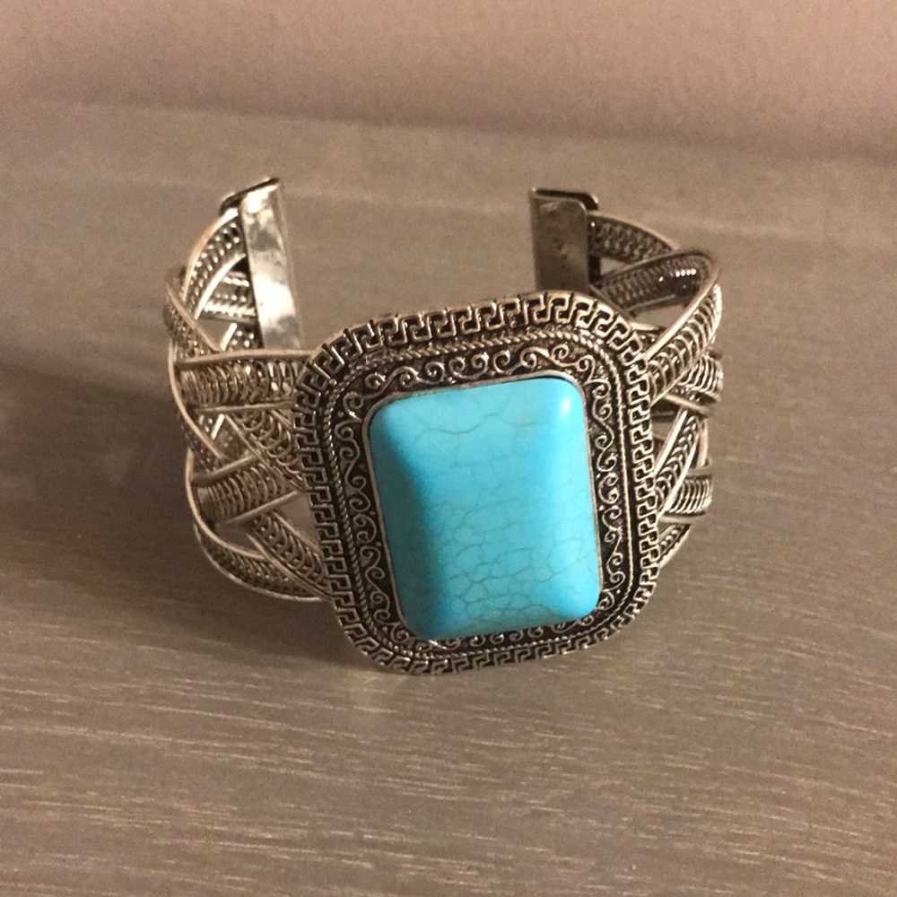 ❤️❤️❤️SOLD❤️❤️❤️ Silvertone cuff bracelet - Picture 1 of 1